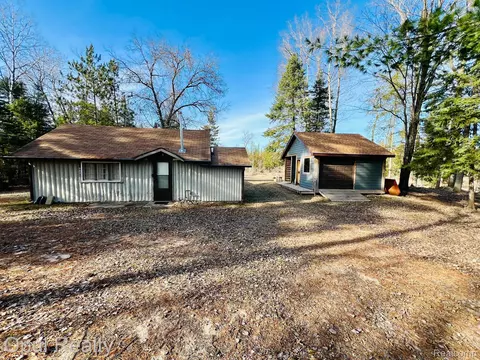 761 E Houghton Creek Rd, Cumming, MI 48654