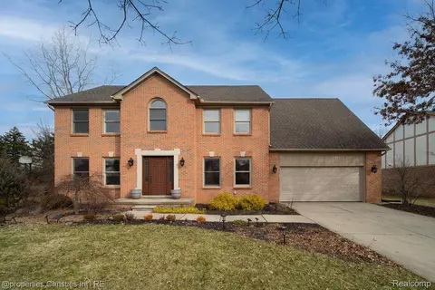 41479 Reindeer Dr, Novi, MI 48375