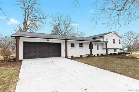 11317 Woodbridge Dr, Grand Blanc, MI 48439