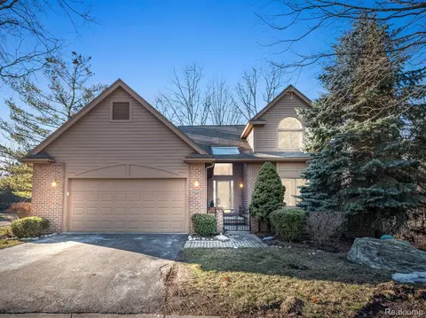 6575 Heron Pointe, West Bloomfield, MI 48323