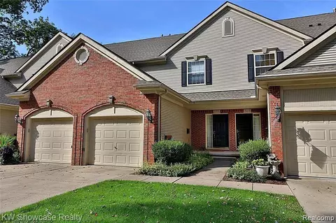 355 E Summit St, Milford, MI 48381