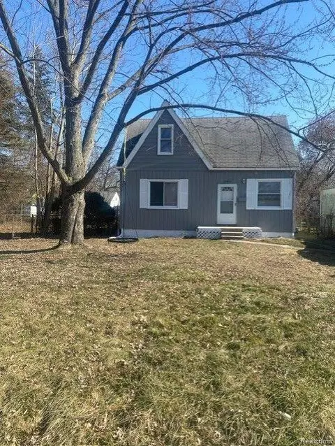 19916 Seminole, Redford, MI 48240