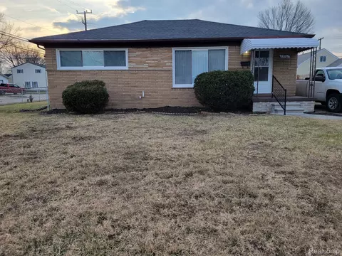 25567 Fern St, Roseville, MI 48066