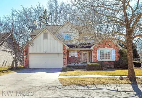 2526 Portobello Dr, Troy, MI 48083