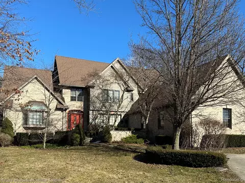 2680 Whitney Plc Pl, Fort Gratiot, MI 48059