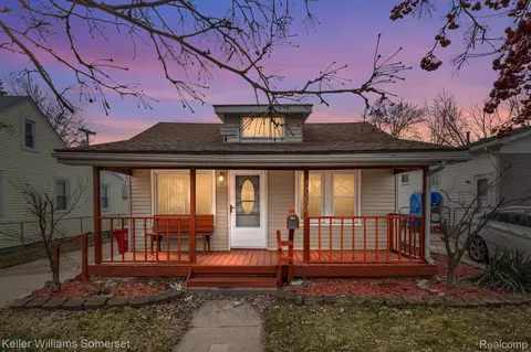 17252 Lowell St, Roseville, MI 48066