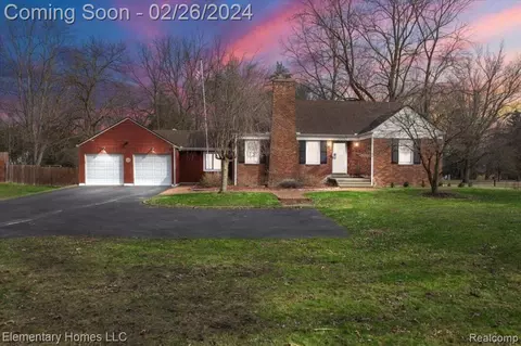 24162 Gleneyrie Dr, Southfield, MI 48033