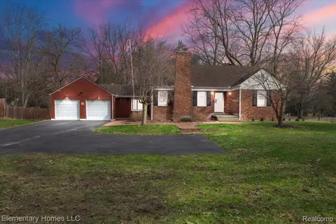 24162 Gleneyrie Dr, Southfield, MI 48033