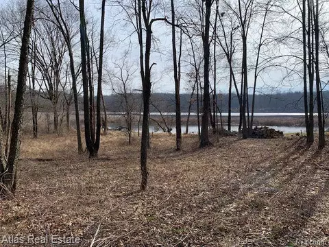 18320 Buckell Shores Dr, Groveland, MI 48442