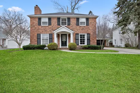 163 Merriweather Rd, Grosse Pointe Farms, MI 48236