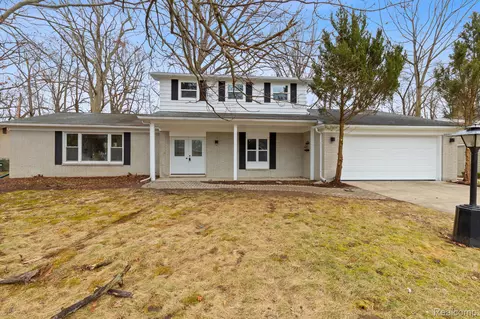 16146 Timberview Dr, Clinton Township, MI 48036