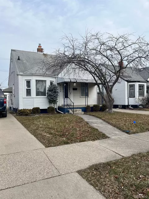 8099 Coolidge, Center Line, MI 48015