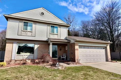 22549 Forestbrook Ln, Flat Rock, MI 48134