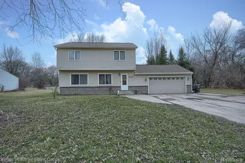 855 Laird St, Orion, MI 48362