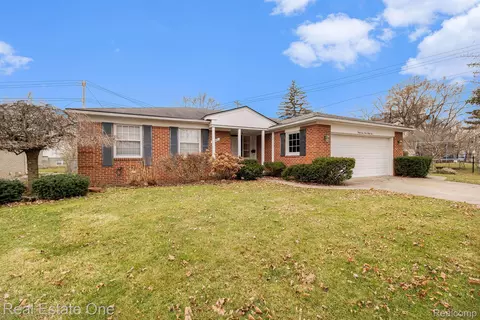 41465 Crestwood Dr, Plymouth, MI 48170