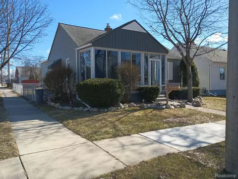 1805 10th St, Wyandotte, MI 48192