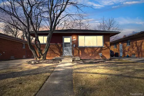 19653 Rensellor St, Livonia, MI 48152
