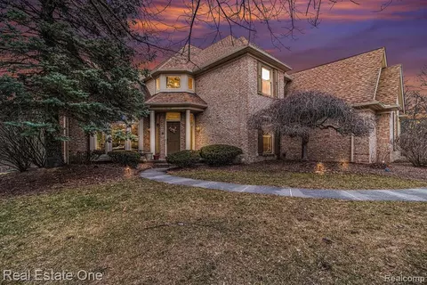 43146 Westchester Ct, Novi, MI 48375