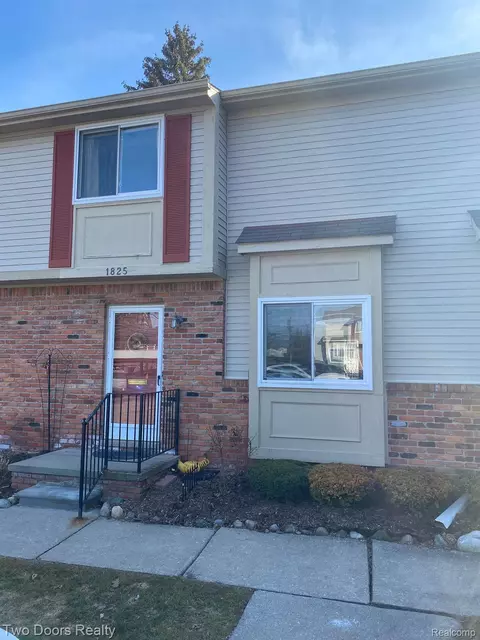 1825 Torquay Ave, Royal Oak, MI 48073