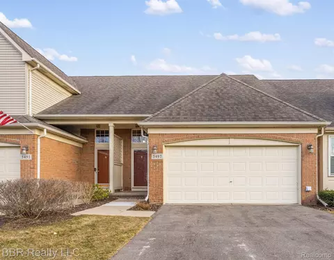 5497 Greenway Dr #86, Trenton, MI 48183