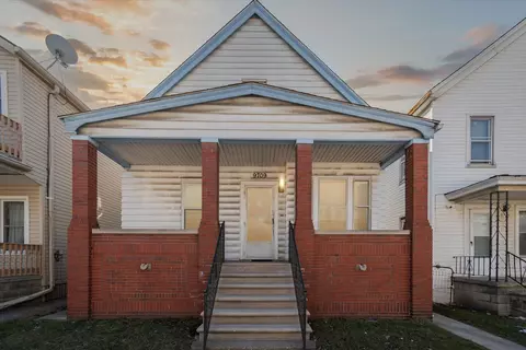 9709 Gallagher St, Hamtramck, MI 48212