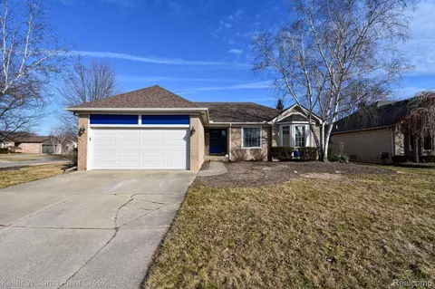 20897 Kline Dr, Clinton Township, MI 48038
