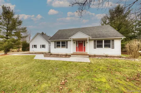 3830 W Pillar Rd, Webster, MI 48189