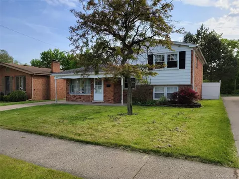 8157 Kinmore St, Dearborn Heights, MI 48127