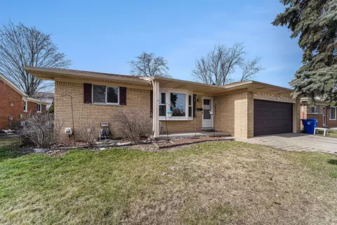 32163 Kelly Rd, Fraser, MI 48026