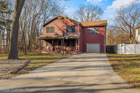 26096 Airline St, Taylor, MI 48180