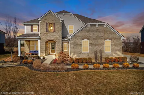 1950 Trowbridge Ln, Commerce, MI 48382