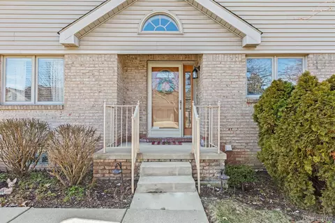 286 Edington Cir, Canton, MI 48187