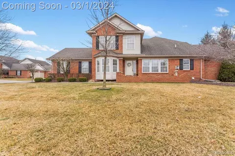 21600 Jester Dr #52, Trenton, MI 48183