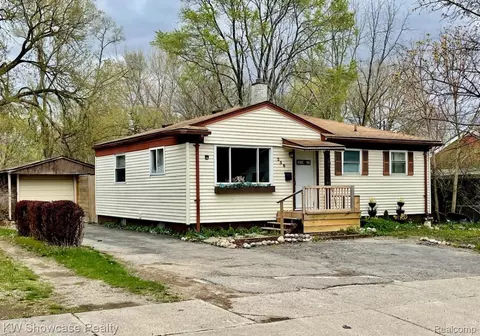 258 Voorheis St, Pontiac, MI 48341