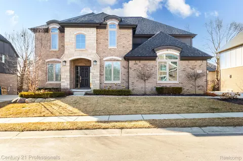 4879 Park Manor Dr, Troy, MI 48098