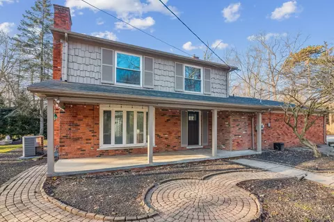 1034 Lake Shore Rd, Village Of Grosse Pointe Shores, MI 48236