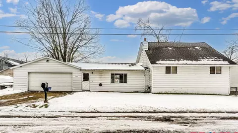 9403 Buckingham St, White Lake, MI 48386