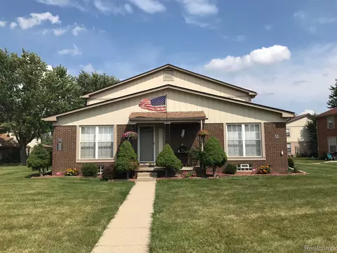 35500 Townley Dr #261, Sterling Heights, MI 48312