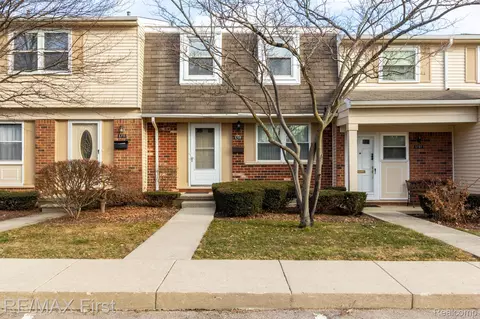 5709 Whitfield Dr 96 Dr, Troy, MI 48098