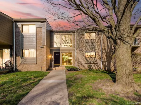 16254 Mayfair Dr #201, Southfield, MI 48075