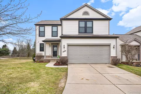 10054 Pond View Trl, Grand Blanc, MI 48442