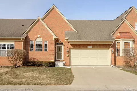 4009 Forest Bridge Dr 23 Dr, Canton, MI 48188