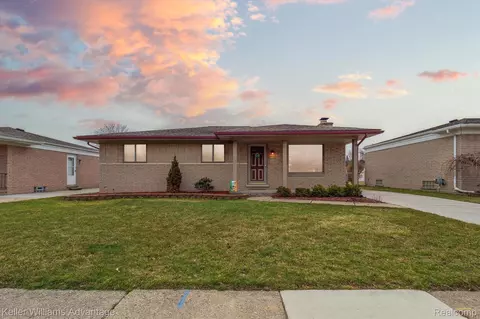 18772 Voiland St, Roseville, MI 48066