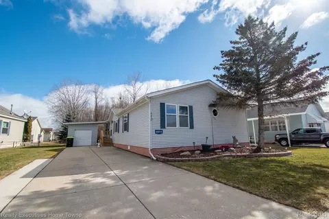 45910 Bonaventure Dr, Macomb, MI 48044