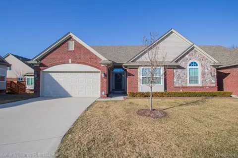 17621 Conifer Crt Ct, Macomb, MI 48042