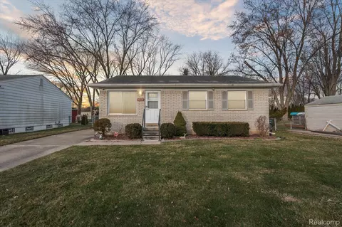 8829 Oakview St, Plymouth, MI 48170