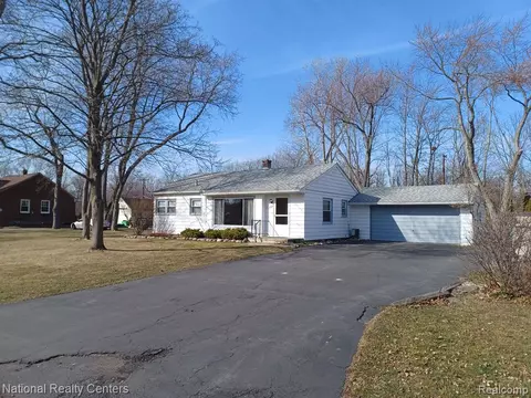 29166 Grove St, Livonia, MI 48154
