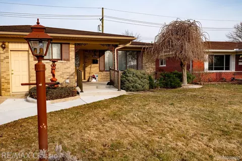 34398 Greentrees Rd, Sterling Heights, MI 48312