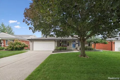 34102 Chatsworth Dr, Sterling Heights, MI 48312