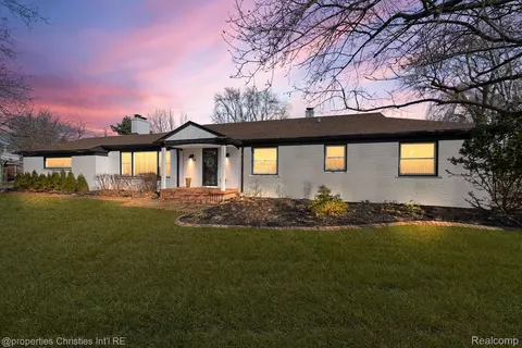 30316 Stellamar St, Beverly Hills, MI 48025